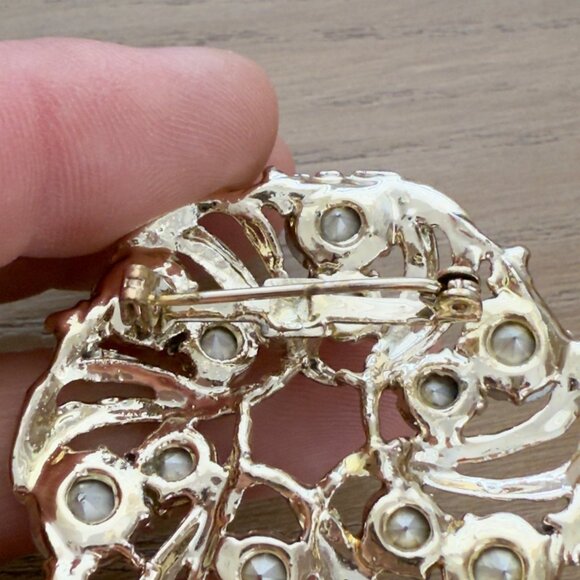 Vintage Aurora Borealis Rhinestone Circle Brooch Pin Gold-Tone Setting - Picture 10 of 10